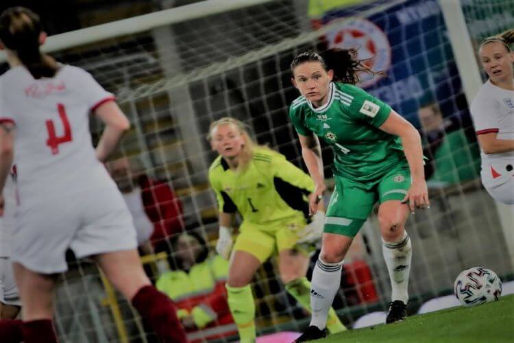 ไอร์แลนด์เหนือหญิง 0-5 อังกฤษหญิง : ยิงสองครั้งในฟุตบอลโลกรอบคัดเลือก